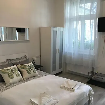 Apartment Park Oasis: Modern Near Szechenyi Bath Budapest