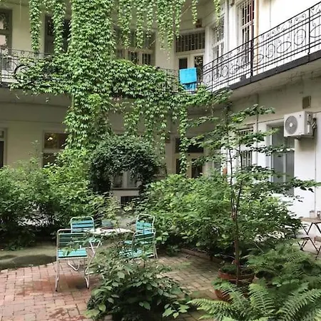 Near To Park,a Newly Decorated Fully Equipped Walking Distance To The Puskas Arena ,city Park Where Will Find The World Famous Szechenyi Thermal Bath Spa, Museums ,and The Capital Circus ,ac, Smart Tv, High Speed Internet Budapešť