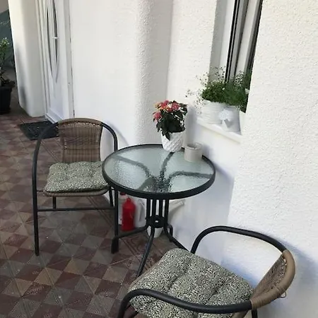 Park Oasis: Modern Near Szechenyi Bath Apartment Budapest