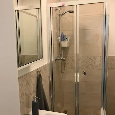 Apartment Park Oasis: Modern Near Szechenyi Bath