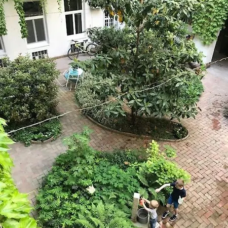 Near To Park,a Newly Decorated Fully Equipped Walking Distance To The Puskas Arena ,city Park Where Will Find The World Famous Szechenyi Thermal Bath Spa, Museums ,and The Capital Circus ,ac, Smart Tv, High Speed Internet * Budapešť