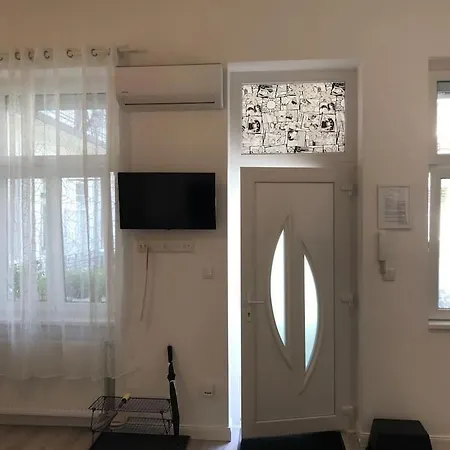 Near To Park,a Newly Decorated Fully Equipped Walking Distance To The Puskas Arena ,city Park Where Will Find The World Famous Szechenyi Thermal Bath Spa, Museums ,and The Capital Circus ,ac, Smart Tv, High Speed Internet Apartmán