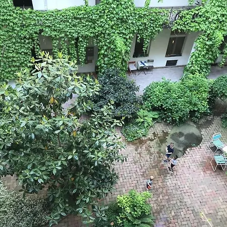 Near To Park,newly Decorated Fully Equipped Walking Distance To The Puskas Arena ,city Park Where Will Find The World Famous Szechenyi Thermal Bath Spa, Museums ,and The Capital Circus ,ac, Smart Tv, High Speed Internet *