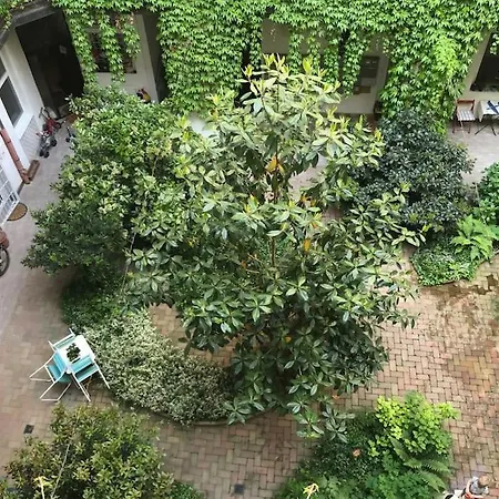 Near To Park,newly Decorated Fully Equipped Walking Distance To The Puskas Arena ,city Park Where Will Find The World Famous Szechenyi Thermal Bath Spa, Museums ,and The Capital Circus ,ac, Smart Tv, High Speed Internet Apartmán Budapešť