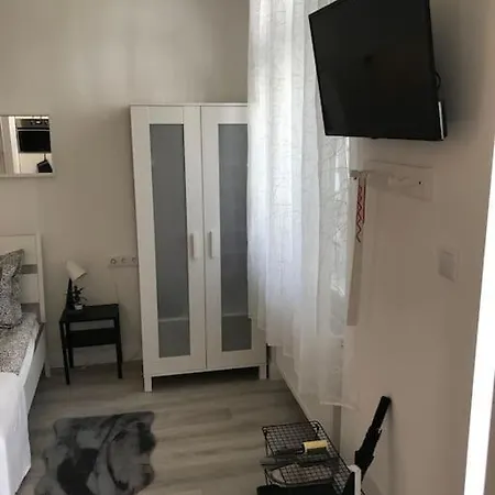 Near To Park,newly Decorated Fully Equipped Walking Distance To The Puskas Arena ,city Park Where Will Find The World Famous Szechenyi Thermal Bath Spa, Museums ,and The Capital Circus ,ac, Smart Tv, High Speed Internet Budapešť