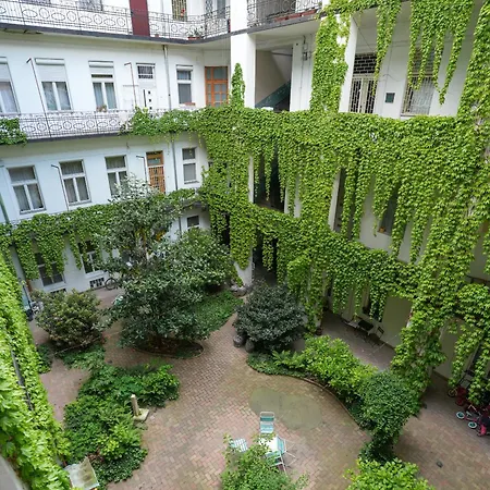 Apartmán Near To Park,a Newly Decorated Fully Equipped Walking Distance To The Puskas Arena ,city Park Where Will Find The World Famous Szechenyi Thermal Bath Spa, Museums ,and The Capital Circus ,ac, Smart Tv, High Speed Internet Budapešť
