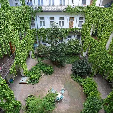 Park Oasis: Modern Near Szechenyi Bath Apartment *
