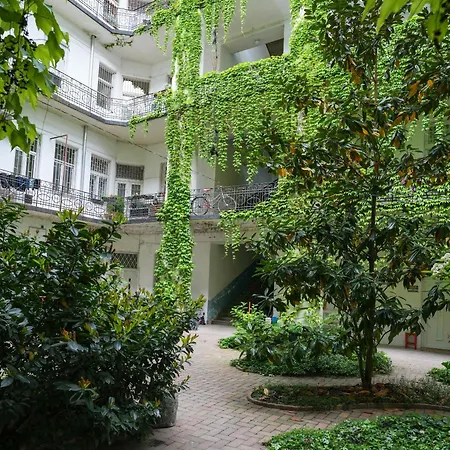 Apartmán Near To Park,newly Decorated Fully Equipped Walking Distance To The Puskas Arena ,city Park Where Will Find The World Famous Szechenyi Thermal Bath Spa, Museums ,and The Capital Circus ,ac, Smart Tv, High Speed Internet *